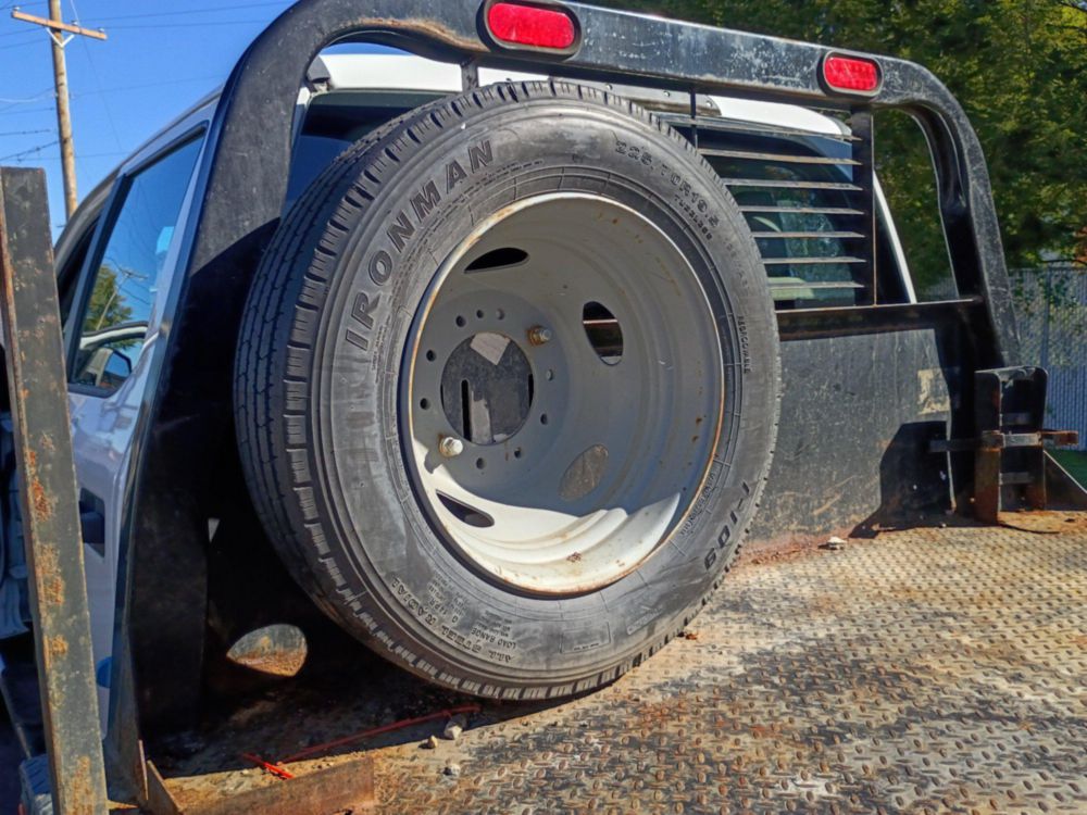 2018 Ford F-550 4x4 Crew Cab Flatbed Truck