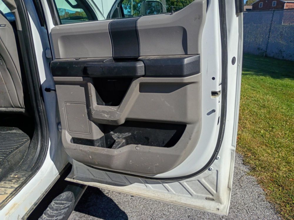 2018 Ford F-550 4x4 Crew Cab Flatbed Truck