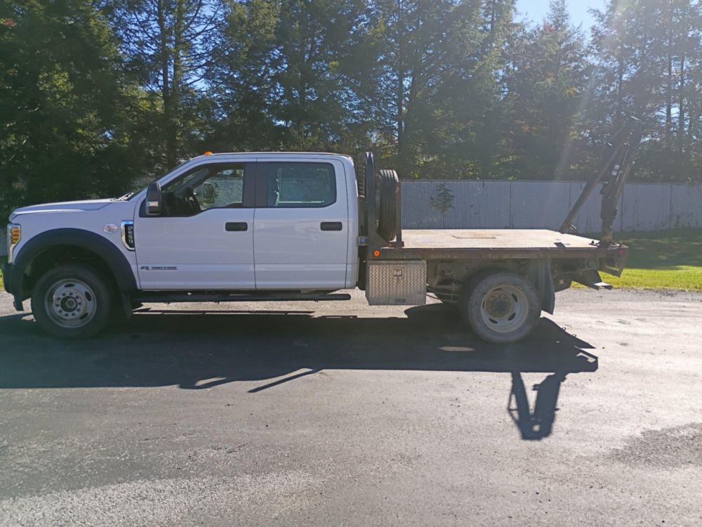 2018 Ford F-550 4x4 Crew Cab Flatbed Truck