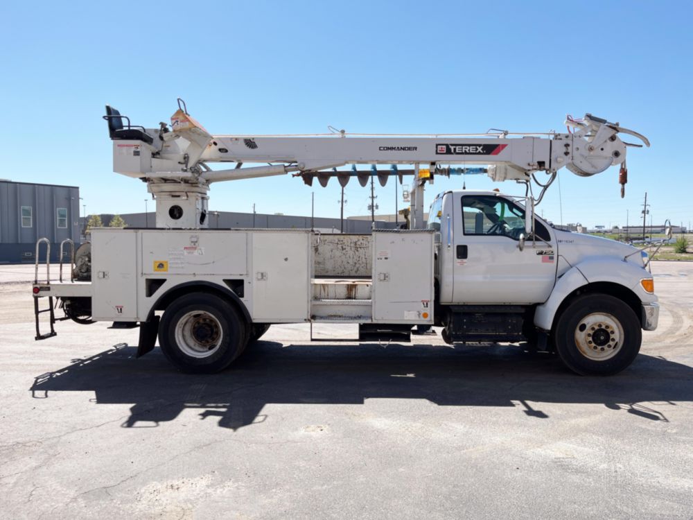 Ford F-750 4x2 Terex C4047 Digger Derrick