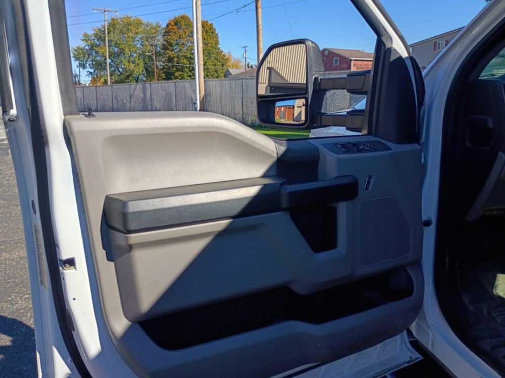 2018 Ford F-550 4x4 Crew Cab Flatbed Truck