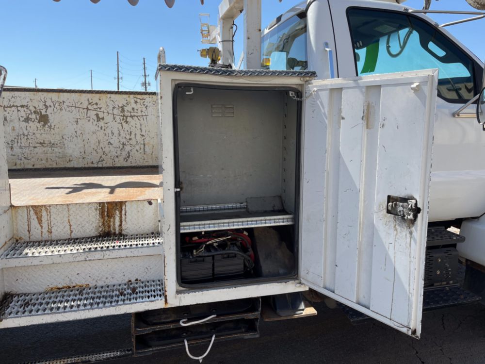 Ford F-750 4x2 Terex C4047 Digger Derrick