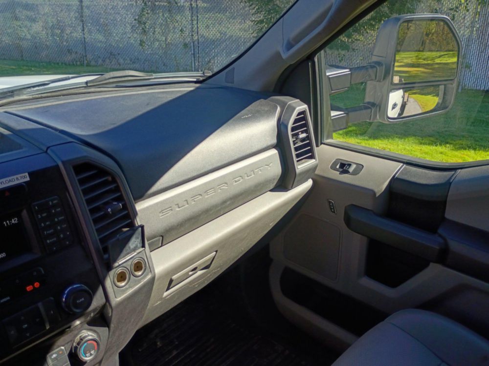2018 Ford F-550 4x4 Crew Cab Flatbed Truck