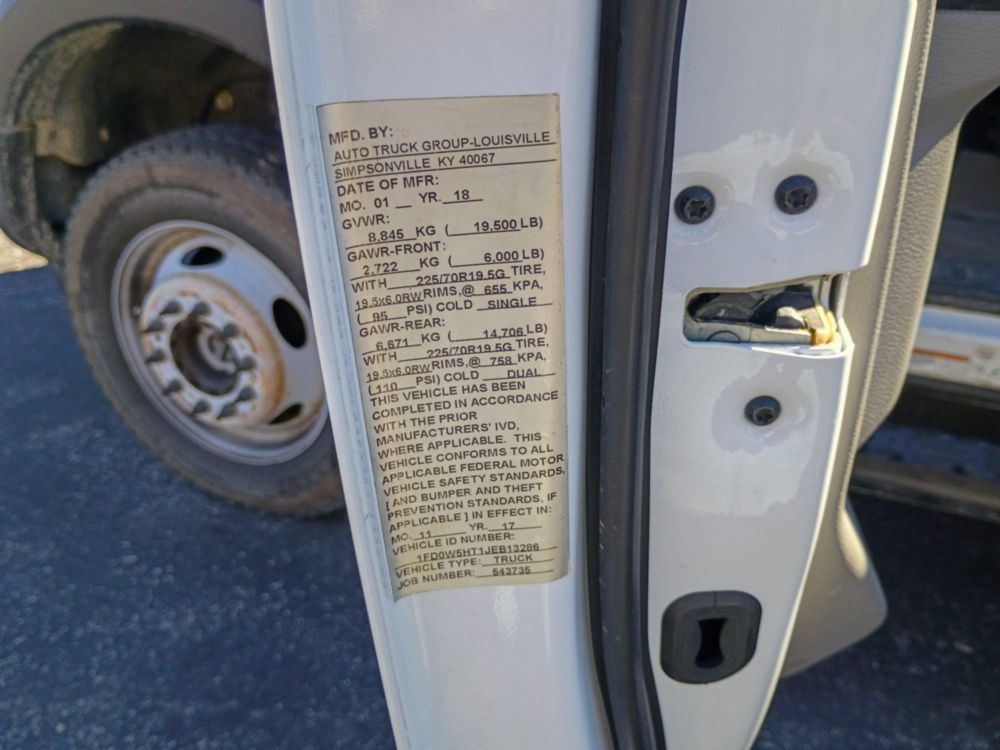 2018 Ford F-550 4x4 Crew Cab Flatbed Truck