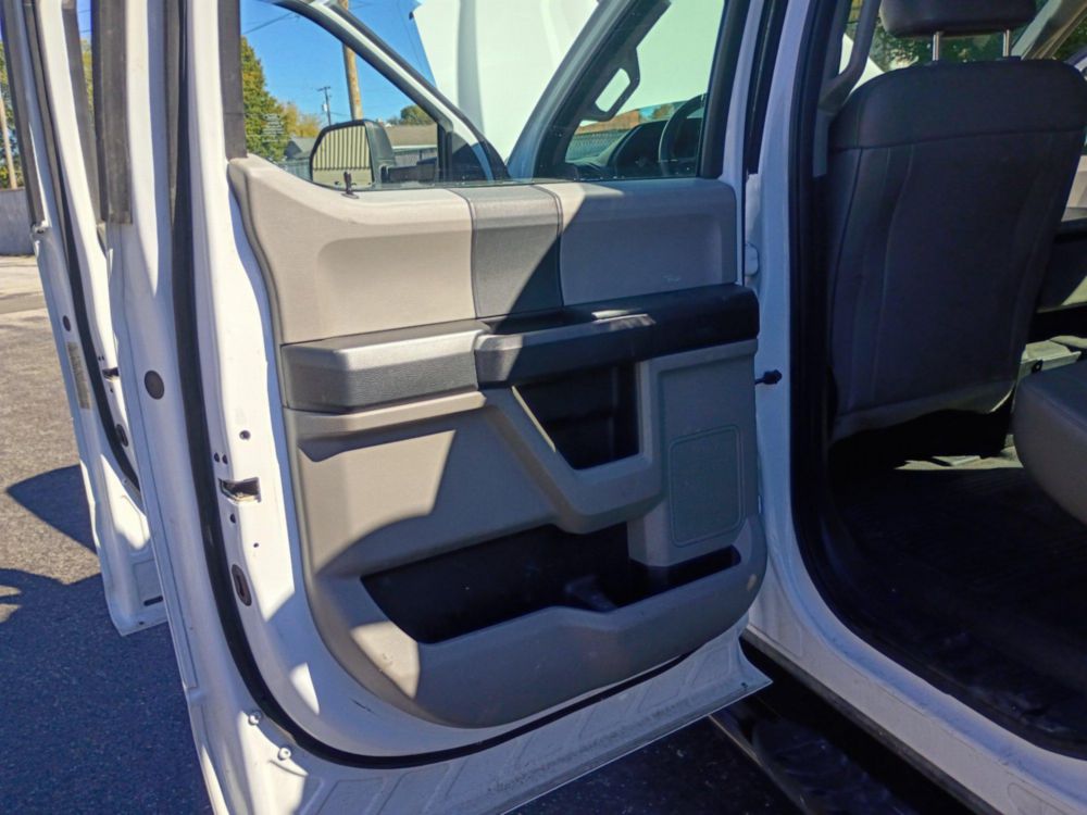 2018 Ford F-550 4x4 Crew Cab Flatbed Truck