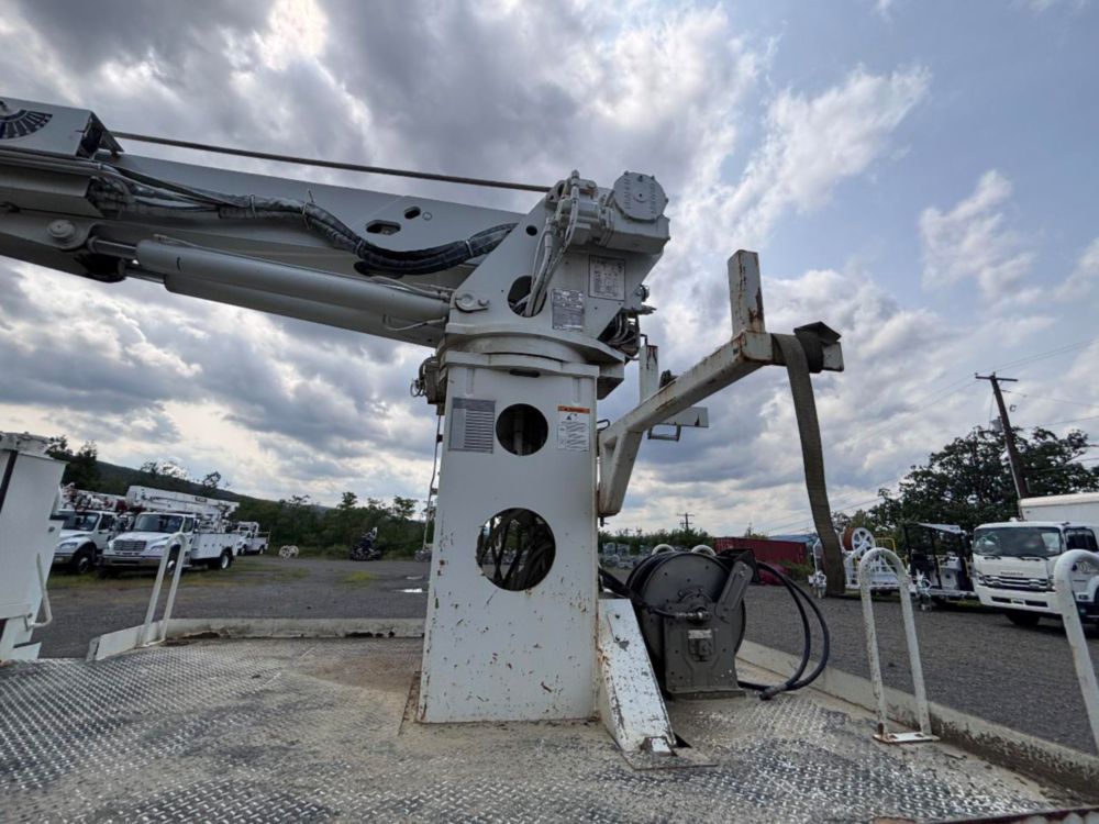 2019 Int'l 7300 4x4 Terex Commander 4047 Digger Derrick Truck