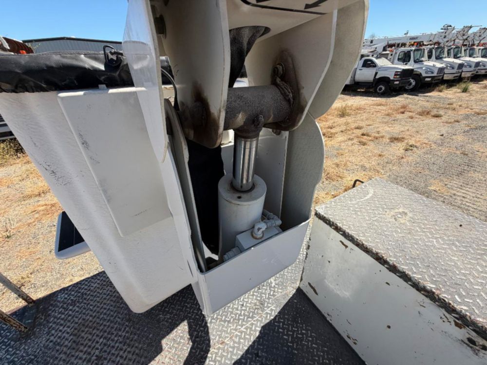2016 Dodge Ram 5500 Hemi Powered 4x4 Terex LT-40 Bucket Truck
