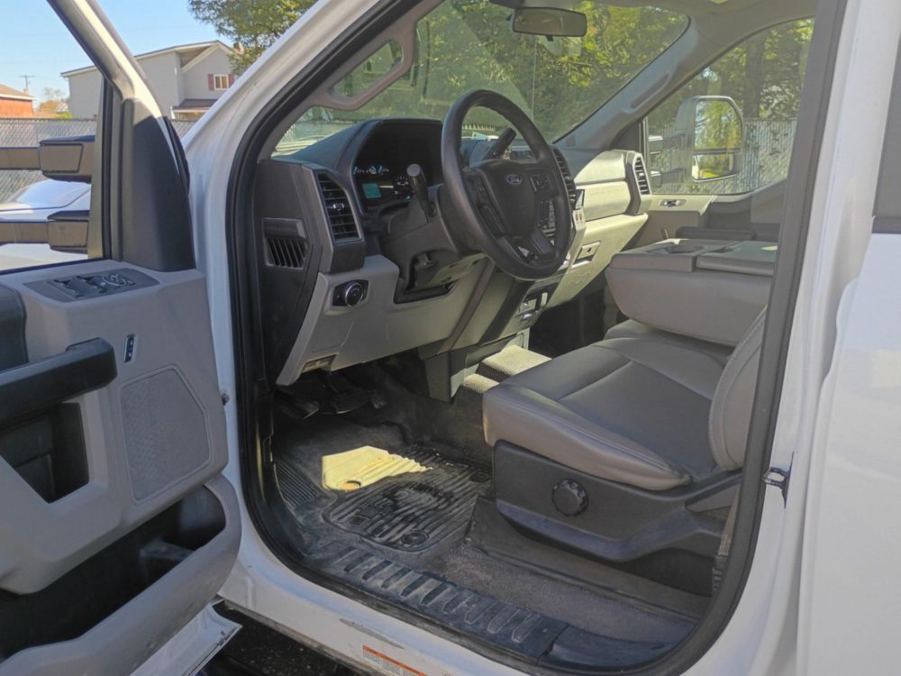 2018 Ford F-550 4x4 Crew Cab Flatbed Truck