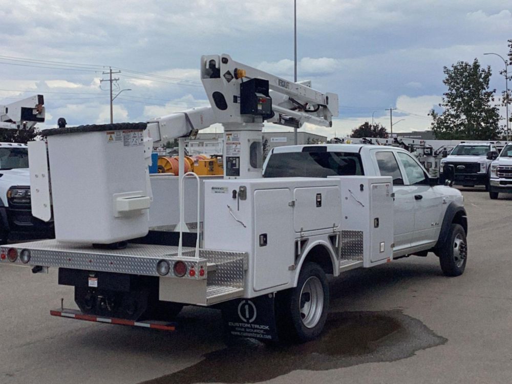 2022 RAM 5500 4x4 Versalift SST-40-EIH Bucket Truck