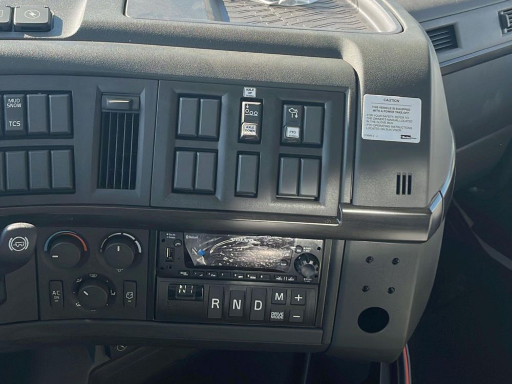 2025 Volvo VHD 8x4 17' 6" Load King Dump Truck