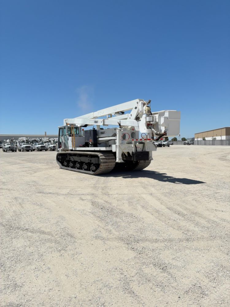 2014 CTE Morooka CTRAC8000 Versalift VST-9000-E100 Track Bucket