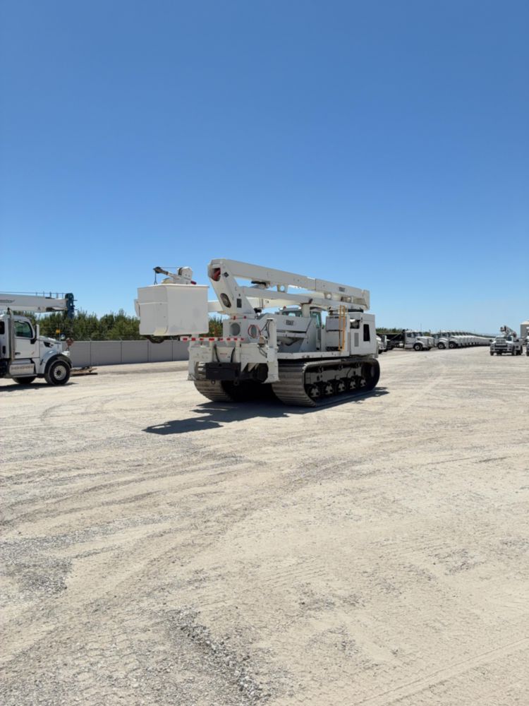 2014 CTE Morooka CTRAC8000 Versalift VST-9000-E100 Track Bucket