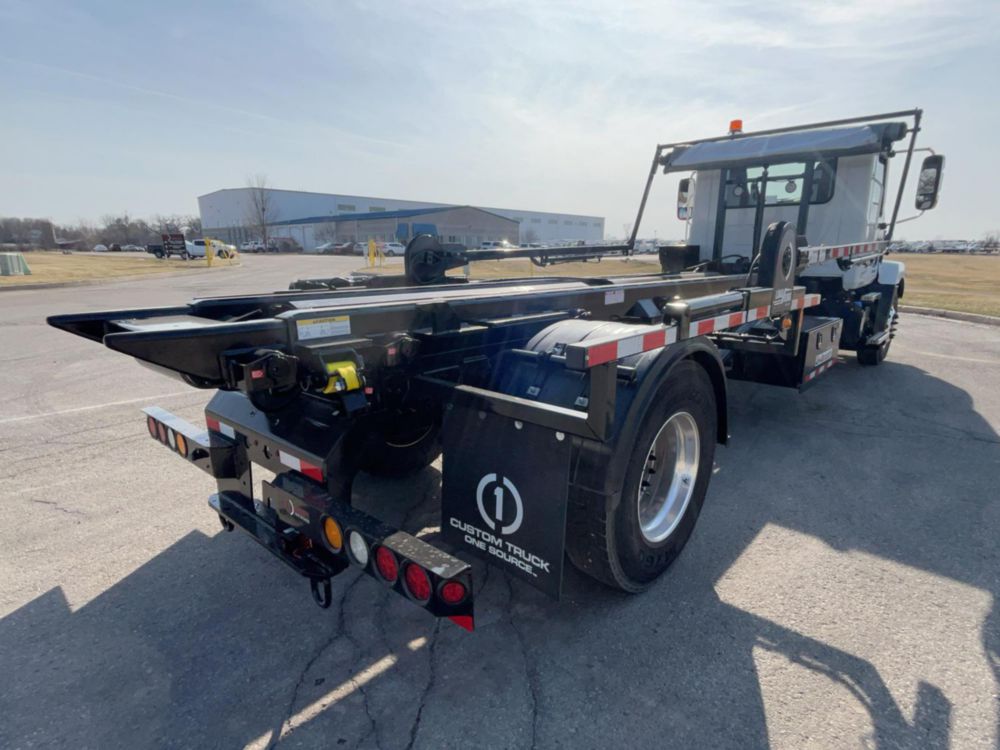 2025 Mack MD7 42R 4x2 Galbreath U3-EX-174 Roll-Off Truck