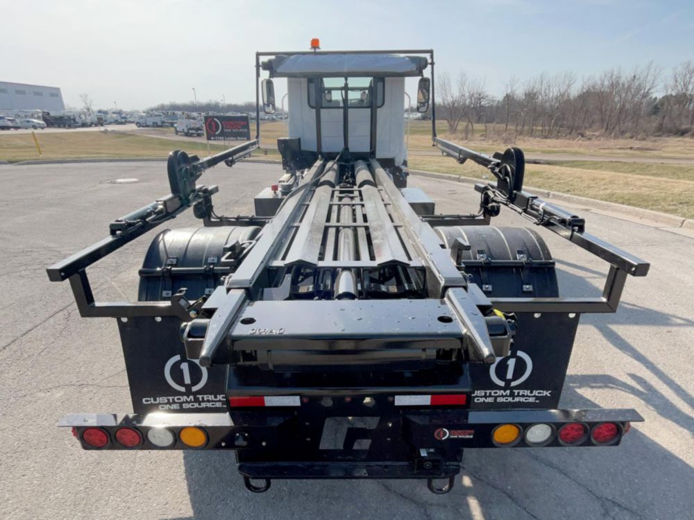 2025 Mack MD7 42R 4x2 Galbreath U3-EX-174 Roll-Off Truck
