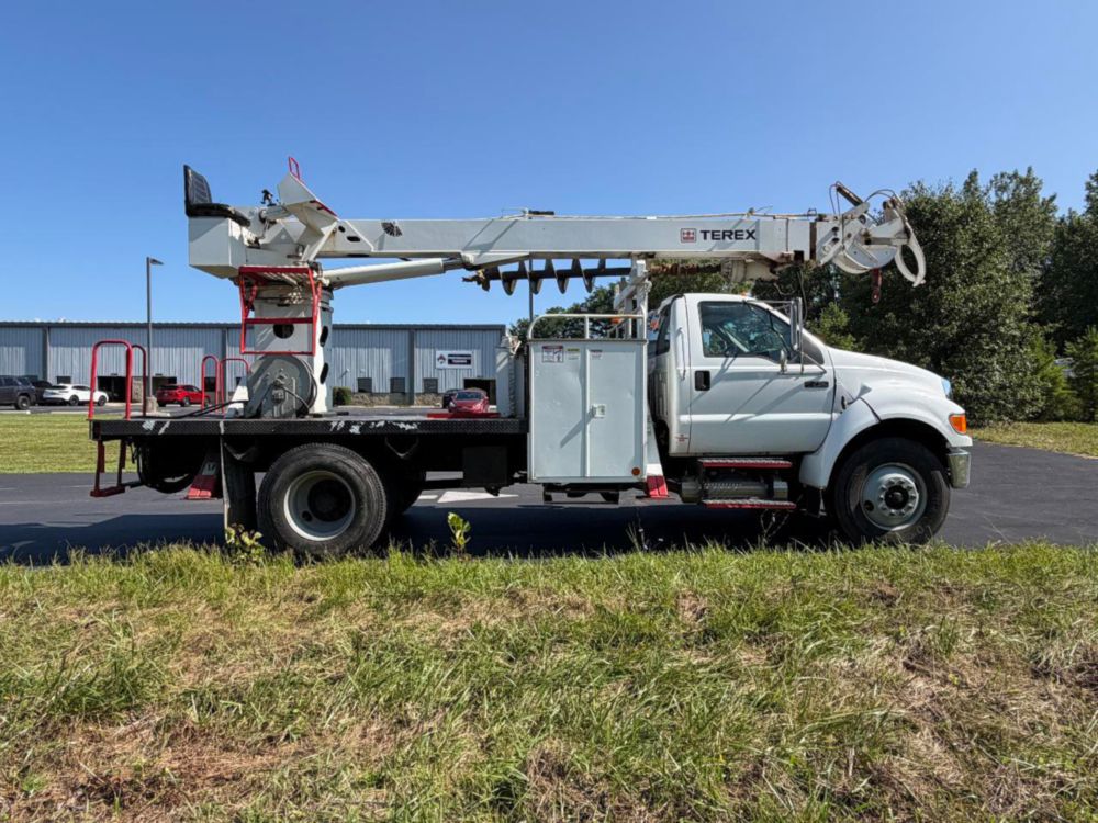 2008 Digger Derrick