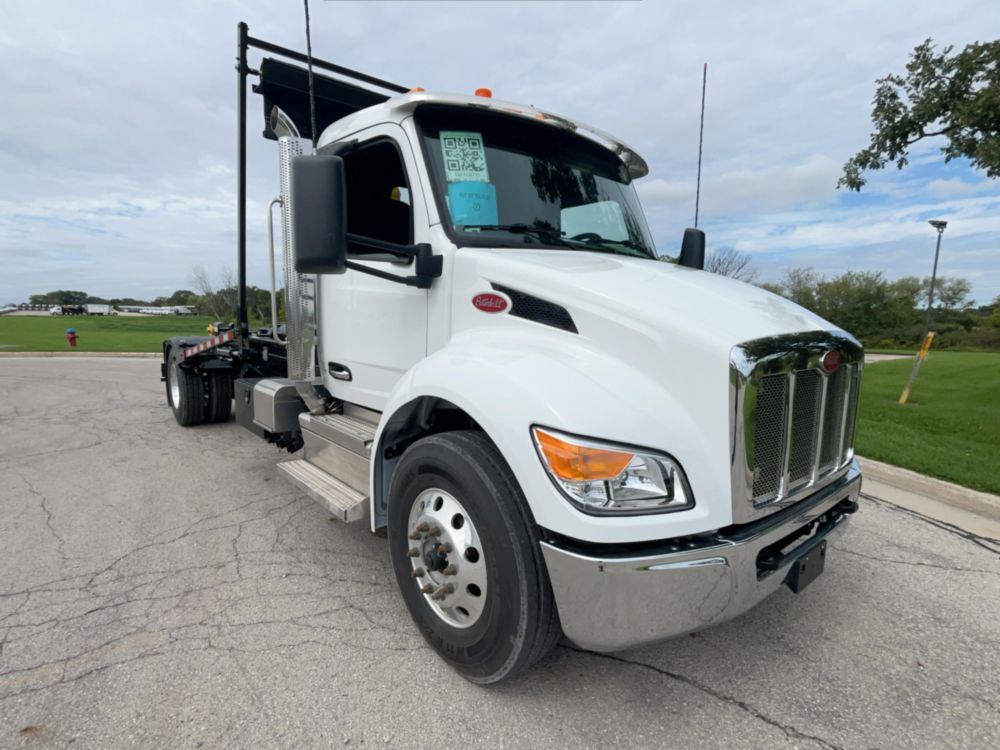 2025 Peterbilt 537 4x2 Palfinger T29L Hook Lift Truck