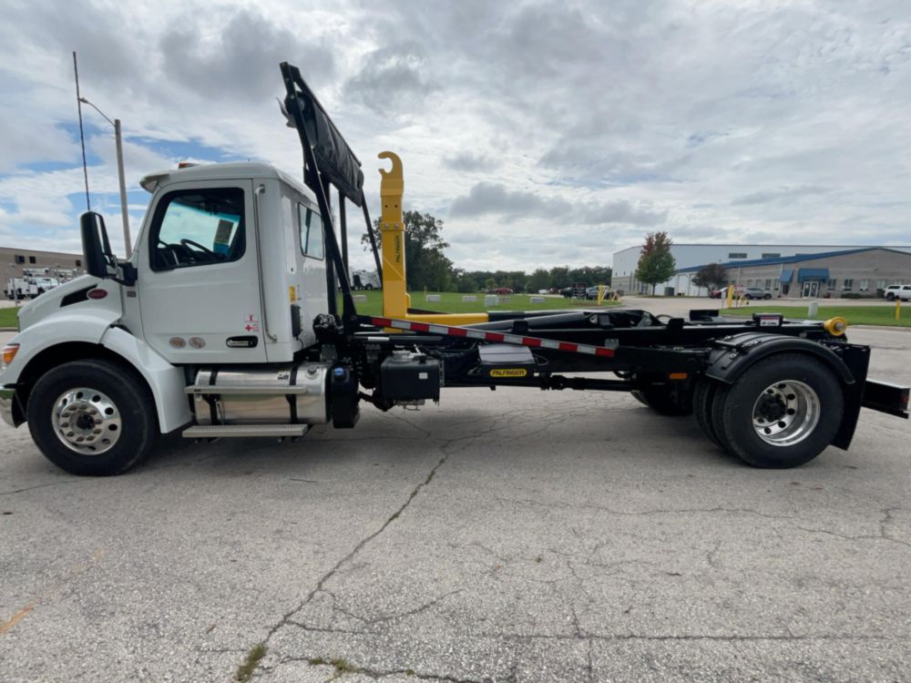 2025 Peterbilt 537 4x2 Palfinger T29L Hook Lift Truck