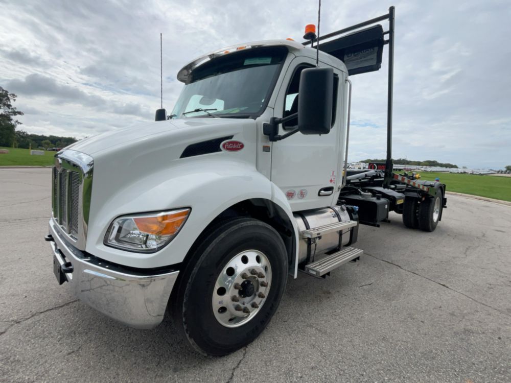 2025 Peterbilt 537 4x2 Palfinger T29L Hook Lift Truck