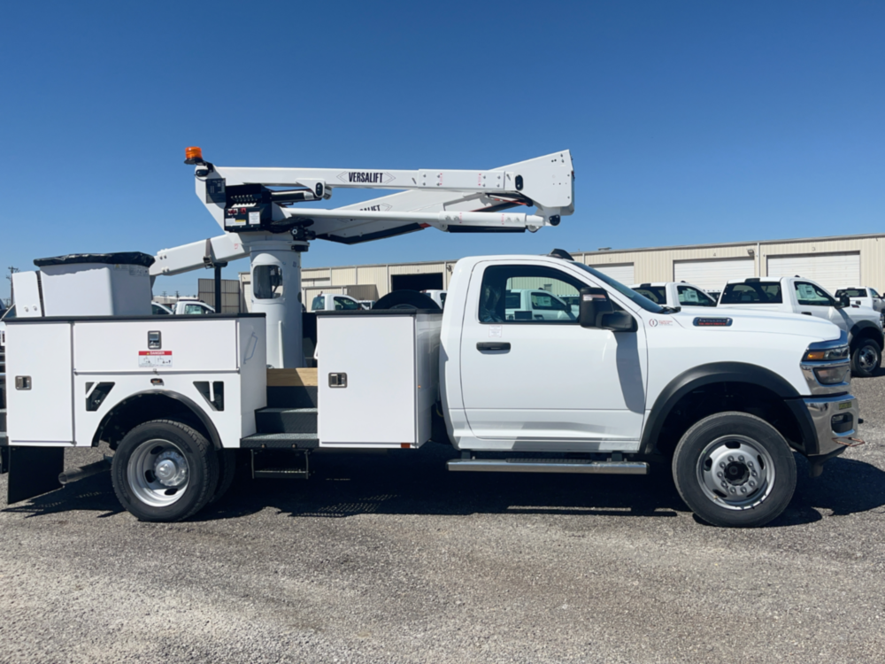 RAM 5500 4x4 Versalift SST-40-EIH Bucket Truck