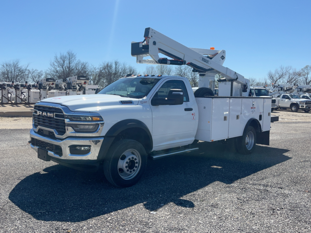 RAM 5500 4x4 Versalift SST-40-EIH Bucket Truck