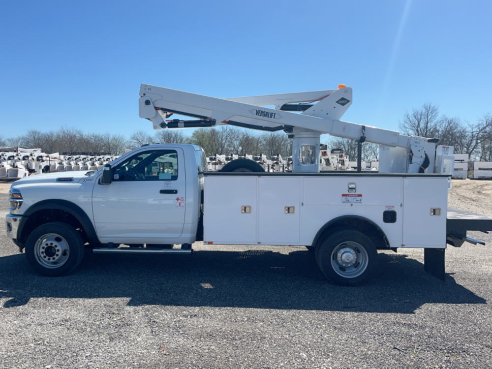RAM 5500 4x4 Versalift SST-40-EIH Bucket Truck