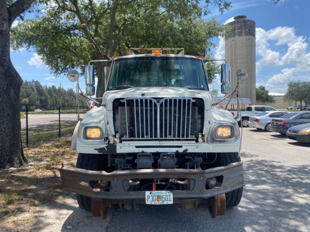 2006 Int'l 7400 "Rail Gear Equipped" Tri-Axle Grapple Truck