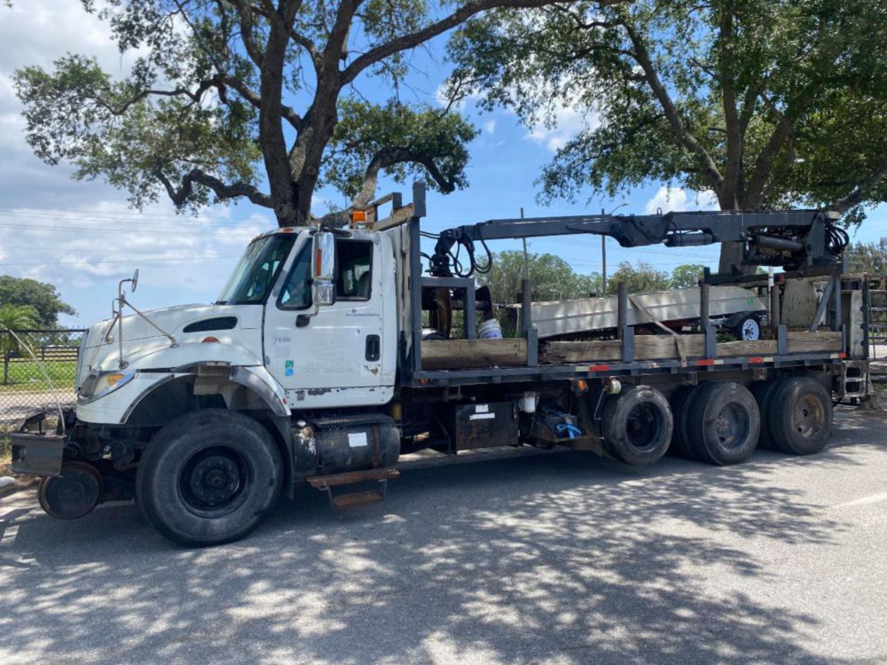 2006 Int'l 7400 "Rail Gear Equipped" Tri-Axle Grapple Truck