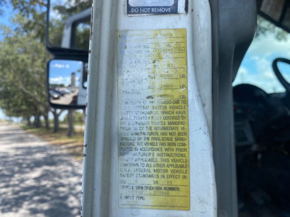 2006 Int'l 7400 "Rail Gear Equipped" Tri-Axle Grapple Truck