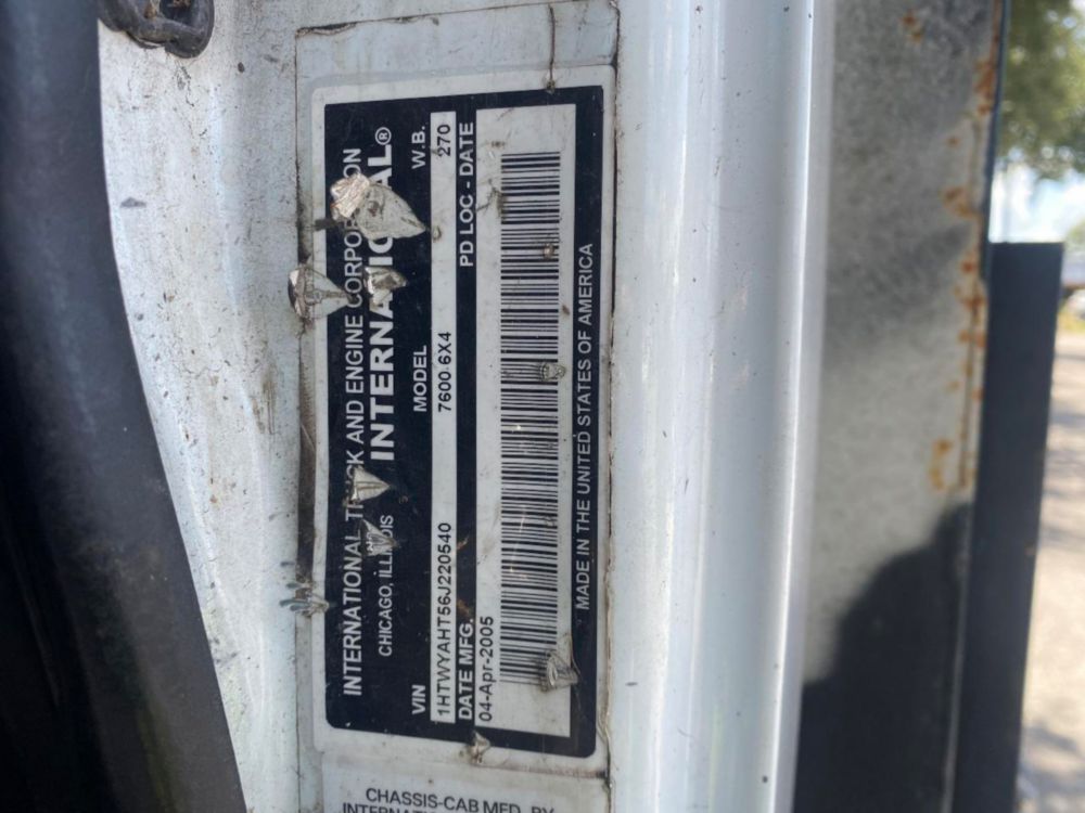 2006 Int'l 7400 "Rail Gear Equipped" Tri-Axle Grapple Truck
