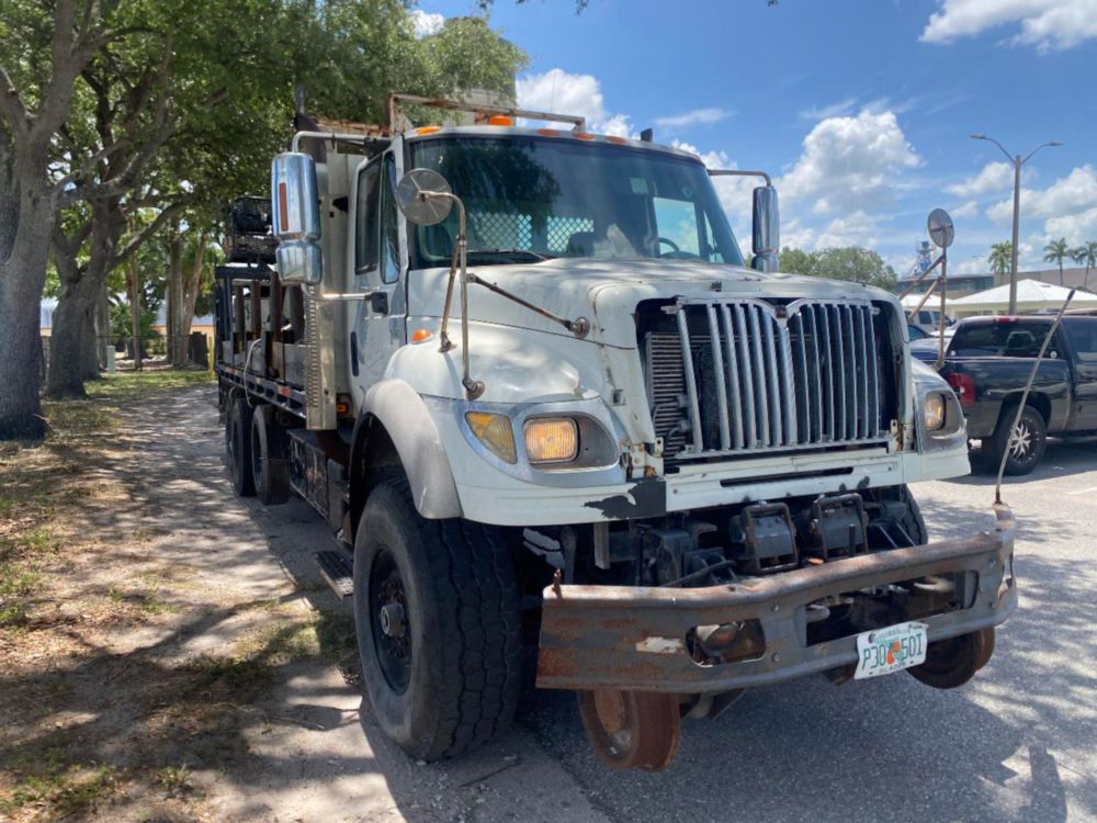 2006 Int'l 7400 "Rail Gear Equipped" Tri-Axle Grapple Truck
