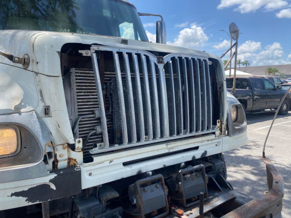 2006 Int'l 7400 "Rail Gear Equipped" Tri-Axle Grapple Truck