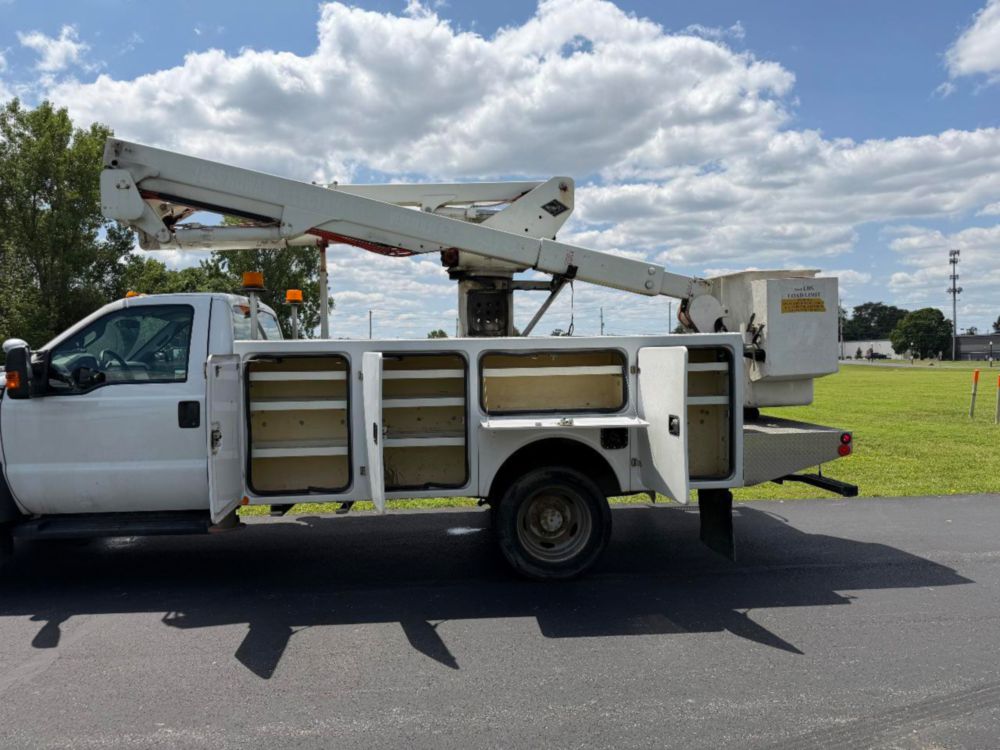 2016 Ford F-550 Versalift Bucket Truck