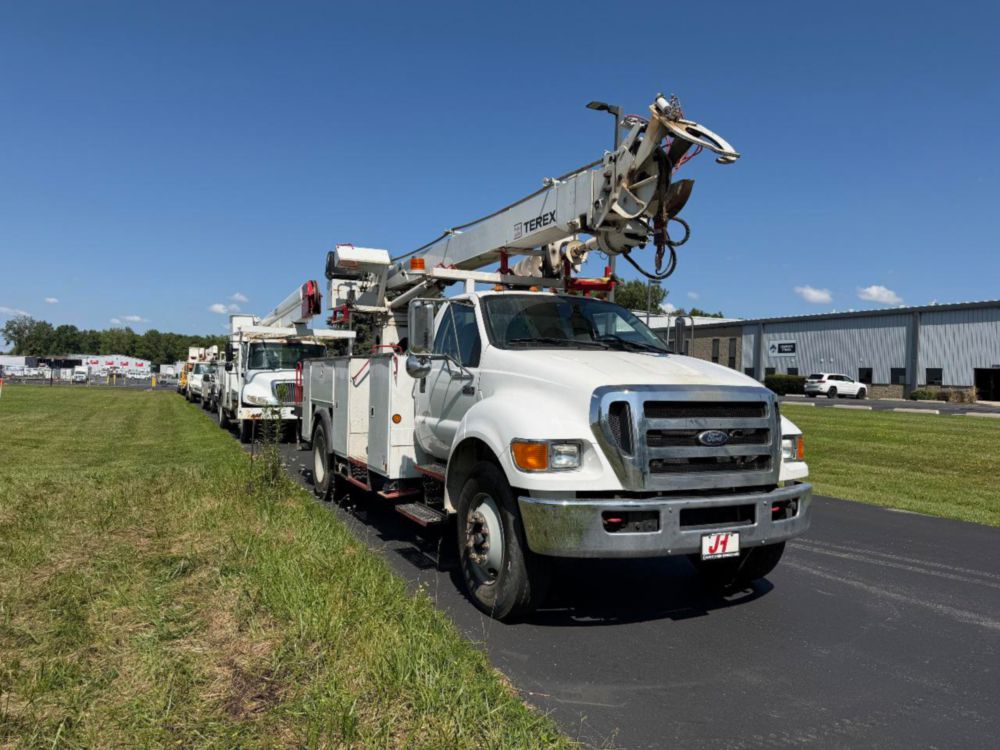 2009 Ford F-750 Terex Commander 4047 Digger Derrick
