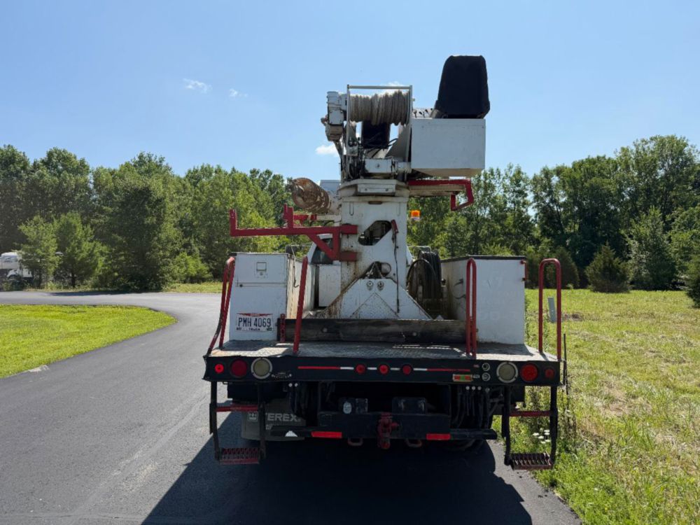 2009 Ford F-750 Terex Commander 4047 Digger Derrick