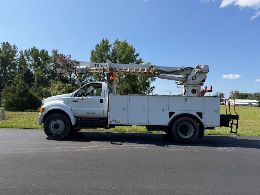 2009 Ford F-750 Terex Commander 4047 Digger Derrick