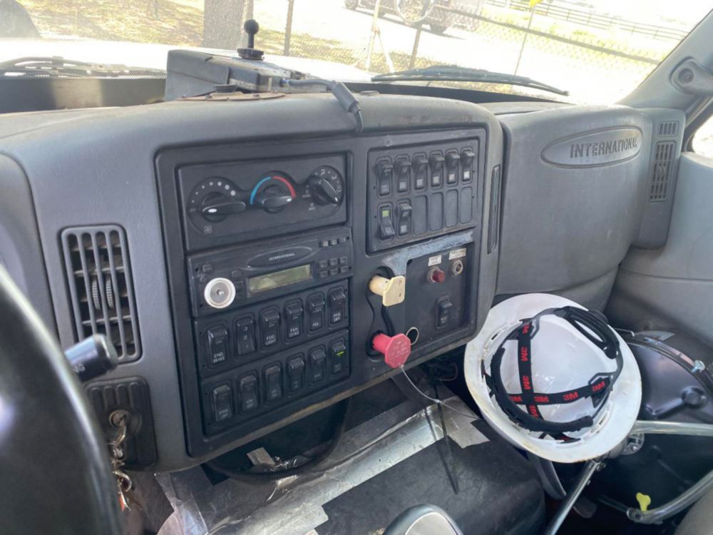 2006 Int'l 7400 "Rail Gear Equipped" Tri-Axle Grapple Truck
