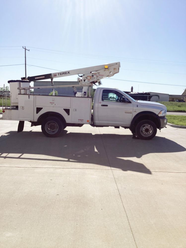 2017 Dodge RAM 5500 4x4 2009 Terex NT29 Bucket Truck