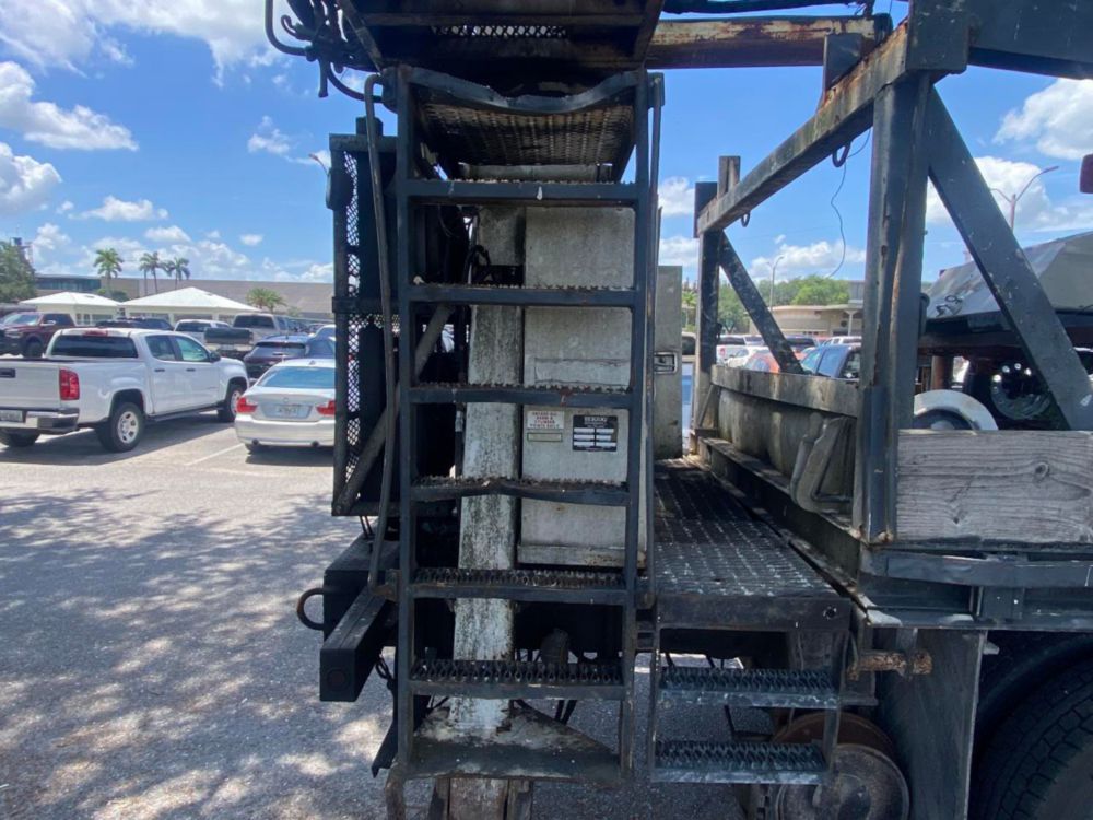 2006 Int'l 7400 "Rail Gear Equipped" Tri-Axle Grapple Truck