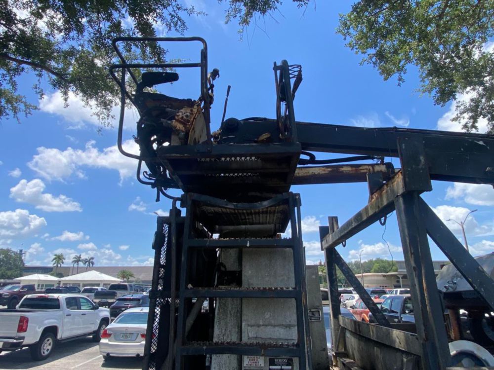 2006 Int'l 7400 "Rail Gear Equipped" Tri-Axle Grapple Truck