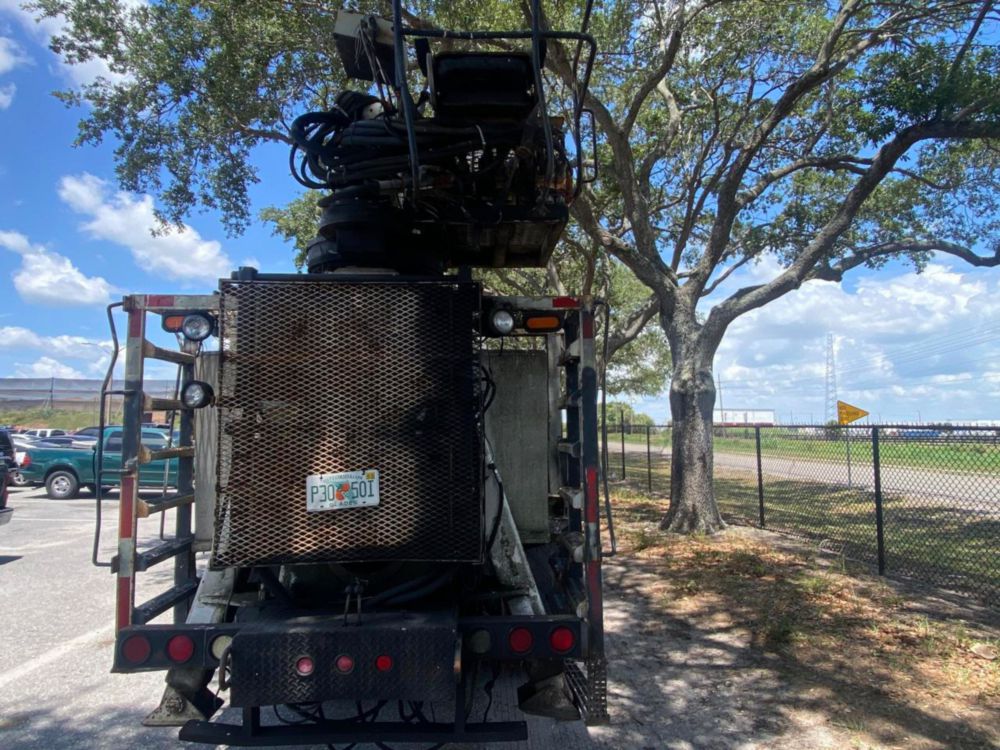 2006 Int'l 7400 "Rail Gear Equipped" Tri-Axle Grapple Truck