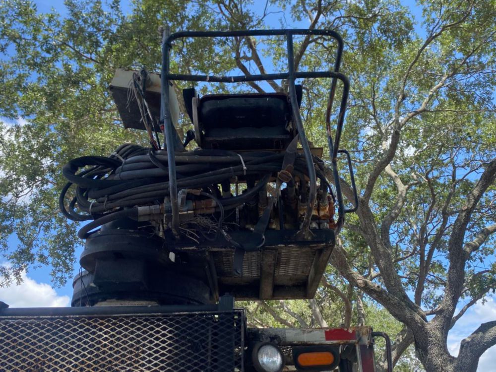 2006 Int'l 7400 "Rail Gear Equipped" Tri-Axle Grapple Truck