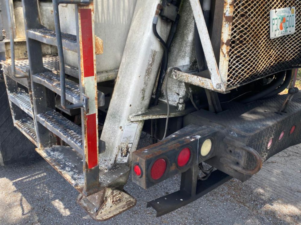 2006 Int'l 7400 "Rail Gear Equipped" Tri-Axle Grapple Truck