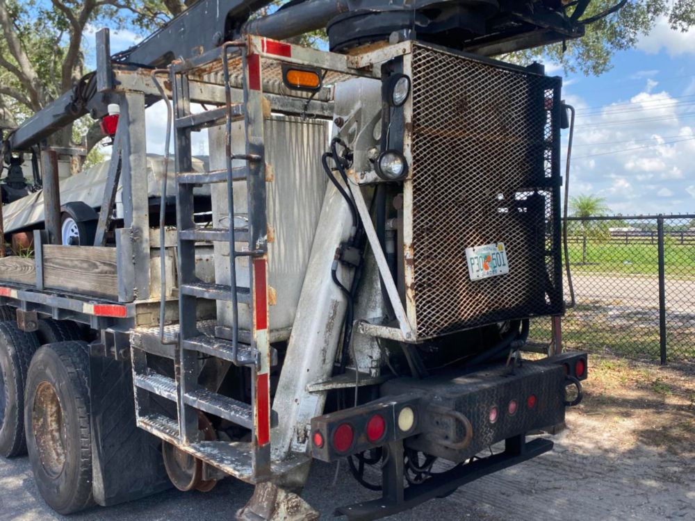 2006 Int'l 7400 "Rail Gear Equipped" Tri-Axle Grapple Truck