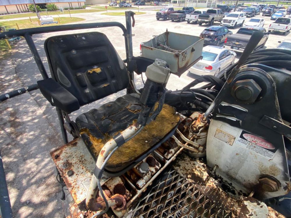 2006 Int'l 7400 "Rail Gear Equipped" Tri-Axle Grapple Truck