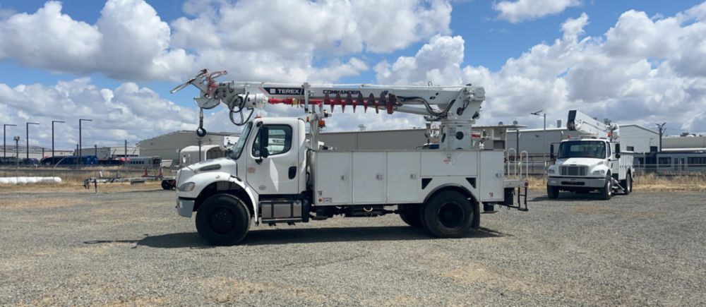 2015 Freightliner M2106 4x4 Terex C4047 Digger Derrick