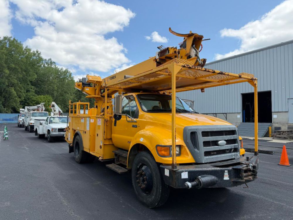 2009 Ford F-750 Terex Commander 4045 Digger Derrick