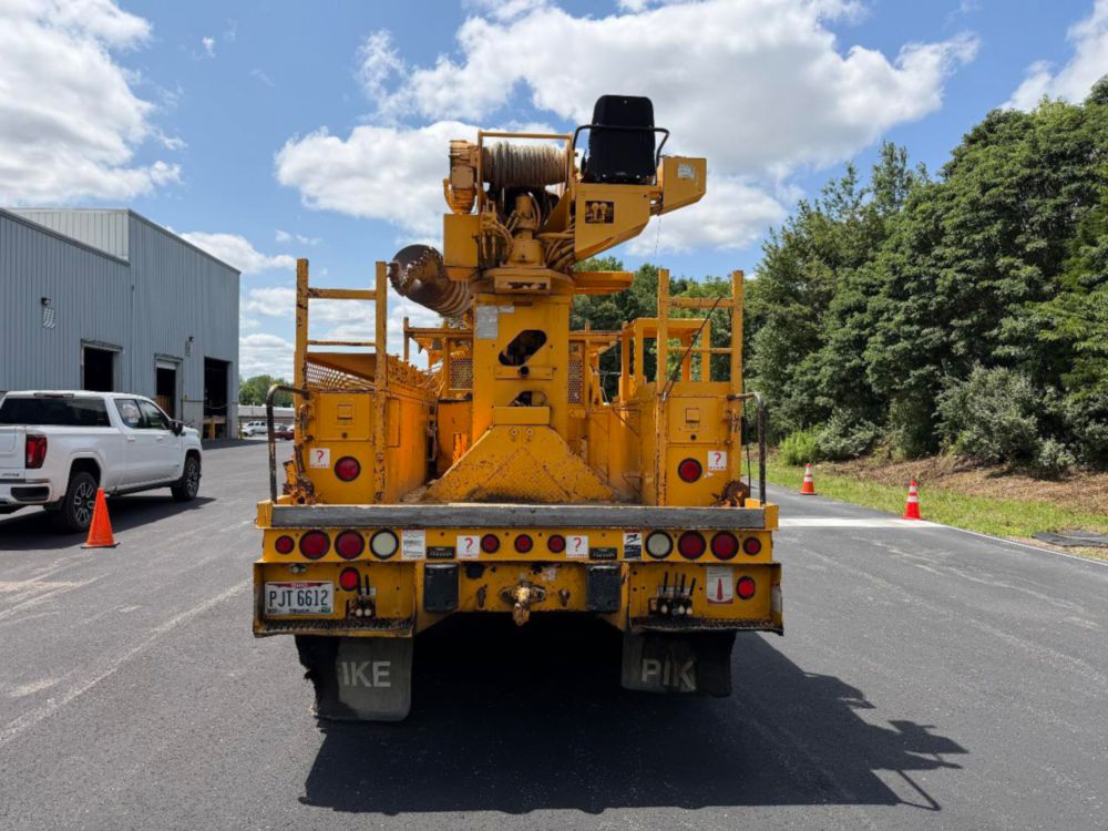 2009 Ford F-750 Terex Commander 4045 Digger Derrick