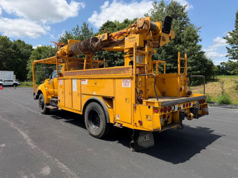 2009 Ford F-750 Terex Commander 4045 Digger Derrick
