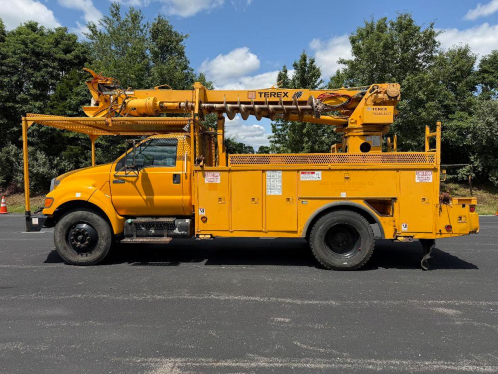 2009 Ford F-750 Terex Commander 4045 Digger Derrick