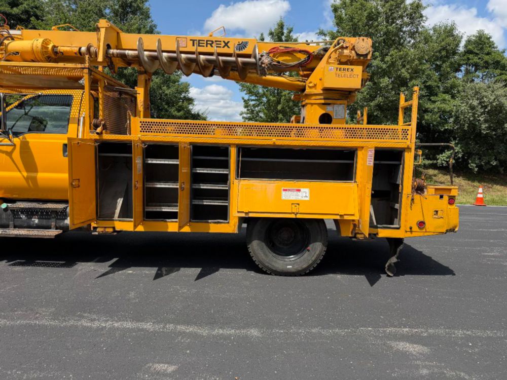 2009 Ford F-750 Terex Commander 4045 Digger Derrick
